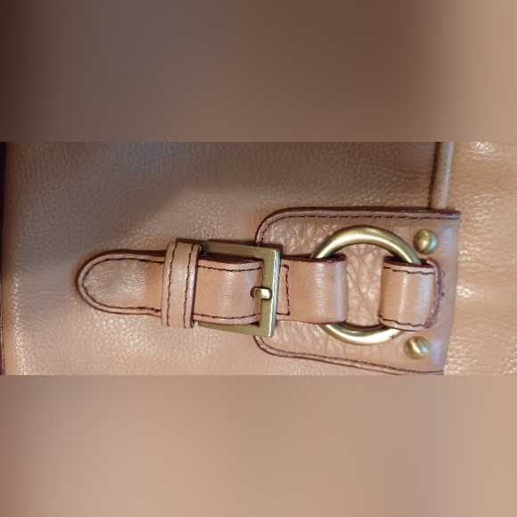 Etienne Aigner light brown/ tan leather shoulder handbag - Picture 14 of 16